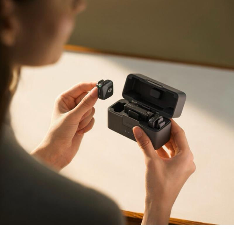DJI Mic Mini: Compact 2-Person Wireless Microphone System for Camera & Smartphone with Charging Dock - 2.4 GHz